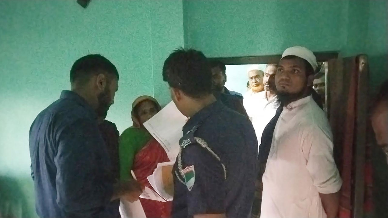 ভাড়া বাড়ি থেকে তরুণীর ঝুলন্ত মরদেহ উদ্ধার